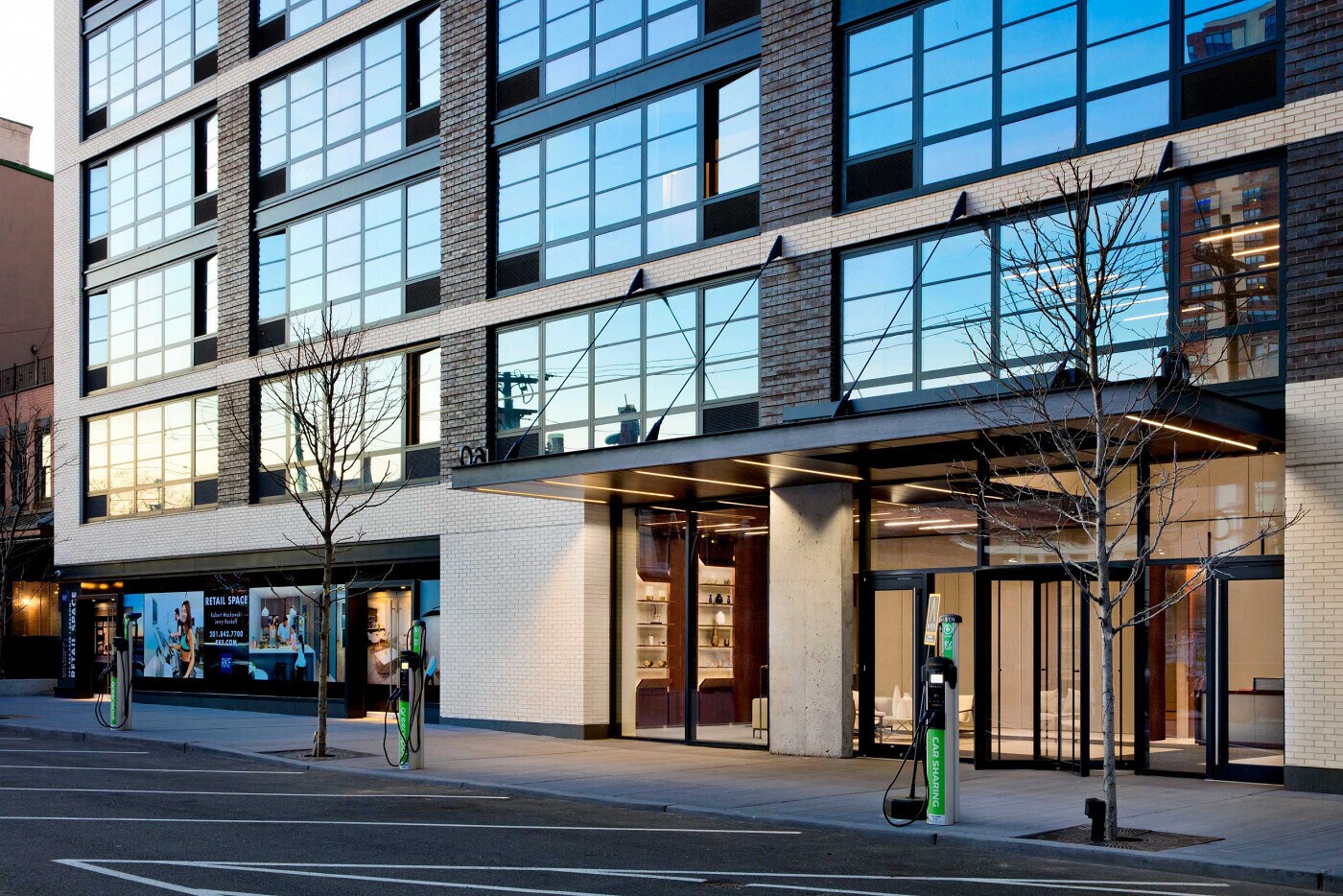 Building Photo - 160 1st St