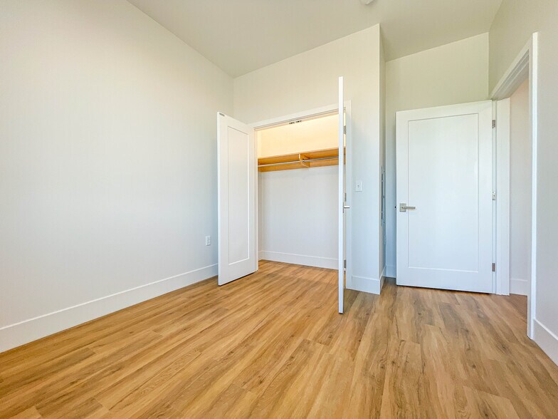 Building Photo - 5 India St