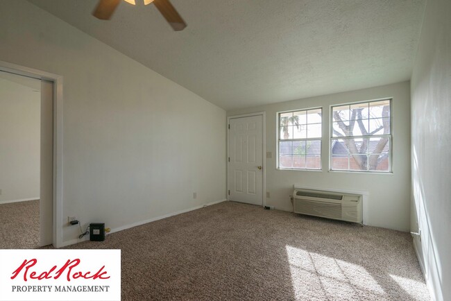 Building Photo - 2 Bed 2 Bath Condo!