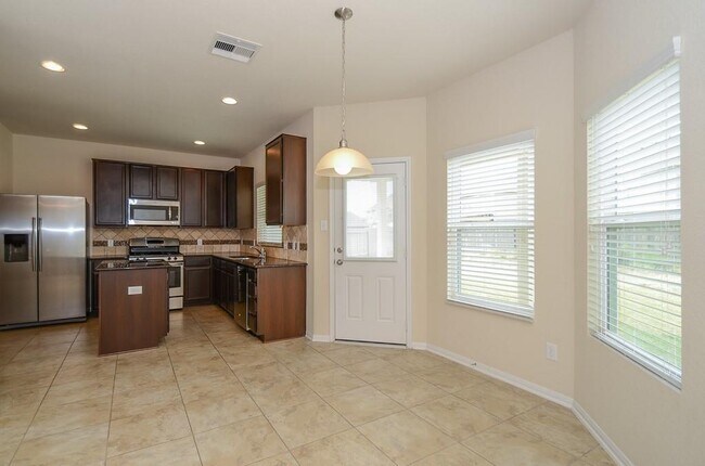 Building Photo - 14935 Vinegrove Falls Ct