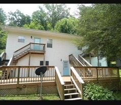 Building Photo - 323 Parker Farm Rd