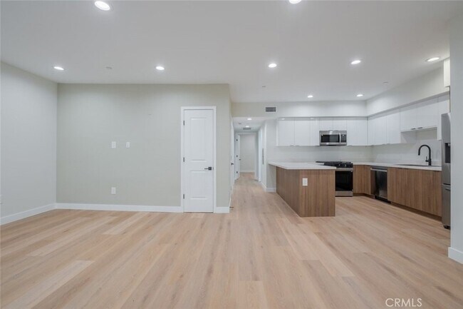 Building Photo - 10218 Fernglen Ave
