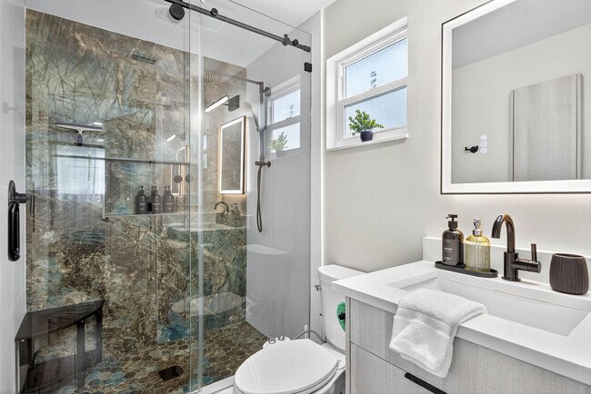 Building Photo - 319 Brentwood Dr