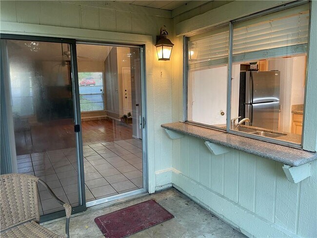 Building Photo - 1602 Southgate Cir