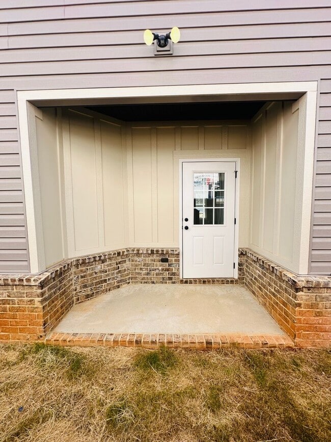 Building Photo - 226 Beau Claire Cir