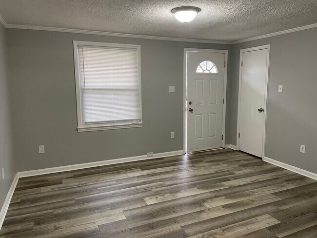 Building Photo - 615