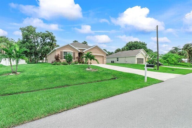 Building Photo - 2033 SW Villanova Rd