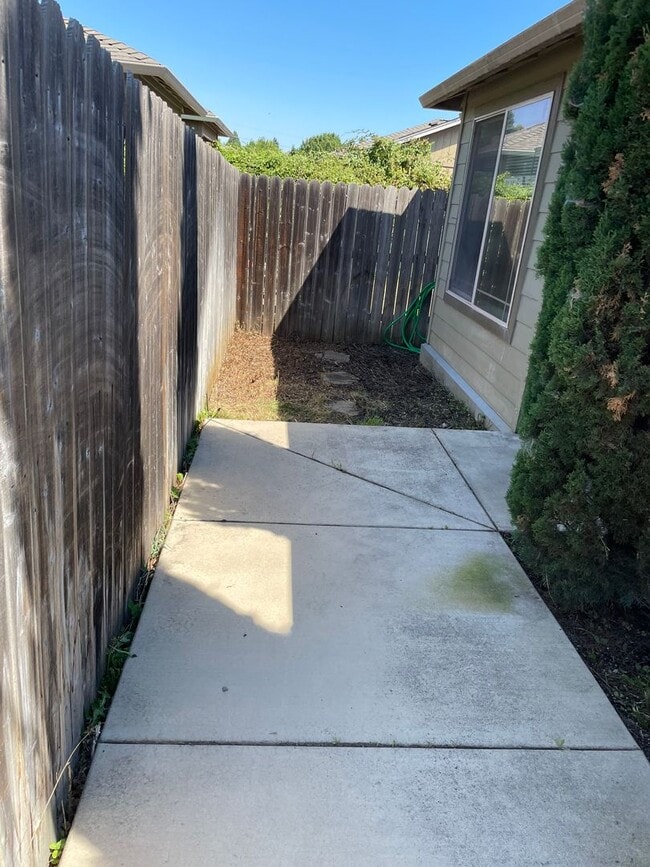 Building Photo - Cozy 1 Bed 1 Bathroom-Located in Friendly ...