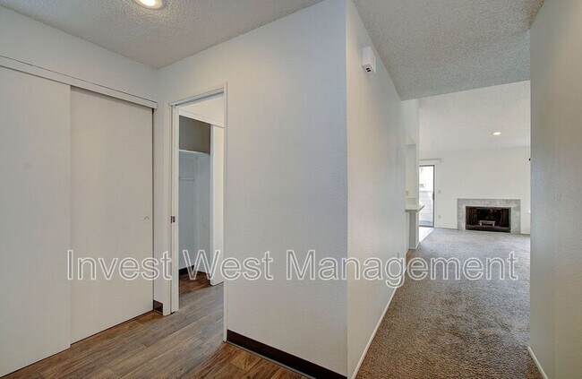 Building Photo - 8604 NE Mason Dr