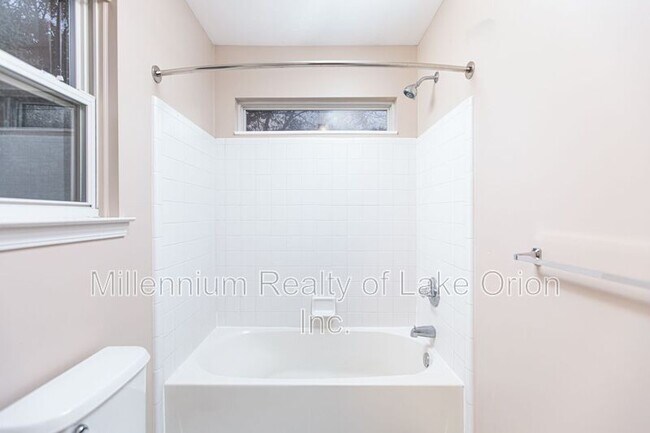 Building Photo - 403 Teelin Dr