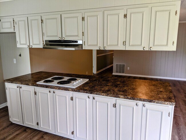 Building Photo - Central Lafayette Charmer