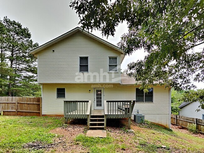 Building Photo - 1005 Whispering Woods Dr