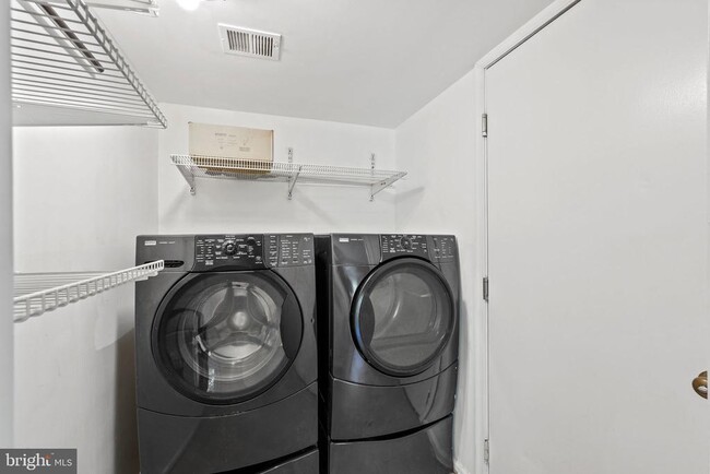 Building Photo - 10 Apple Blossom Ct