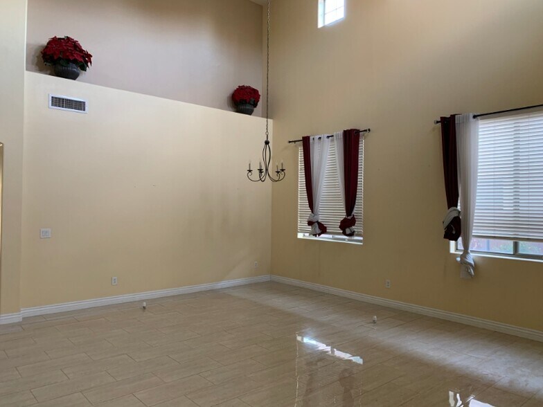 Building Photo - 2493 E Bridgeport Pkwy