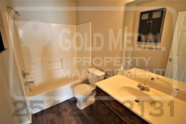 Building Photo - 2600 Lucille Dr
