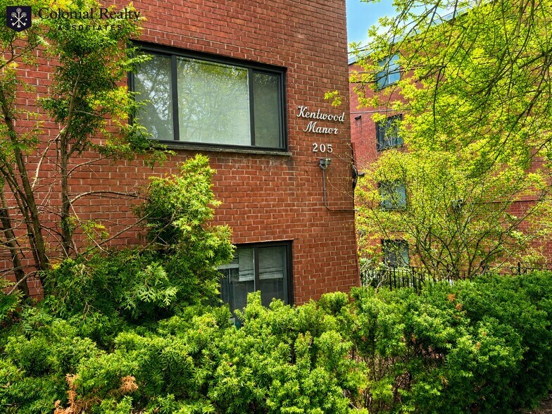 Building Photo - 205 Kent St