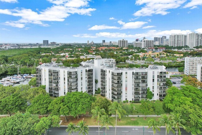 Building Photo - 3401 N Country Club Dr