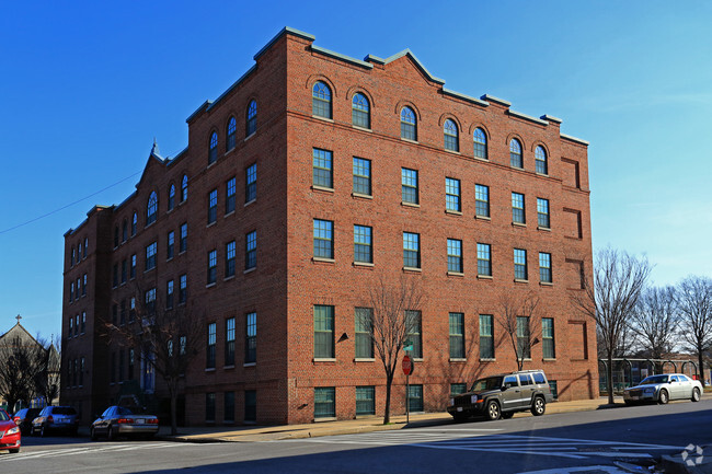 Building Photo - Oliver Plaza