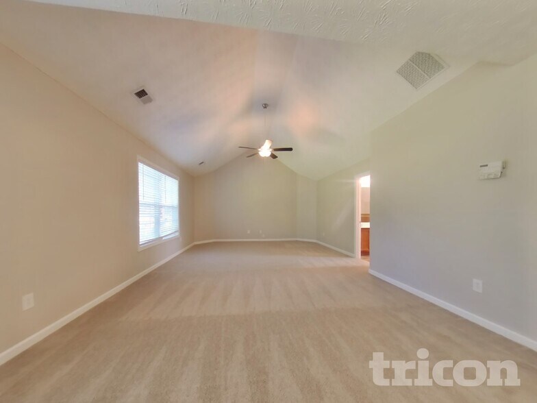 Building Photo - 1055 Crown Landing Pkwy