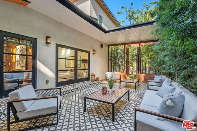 Building Photo - 5922 Oakdale Ave