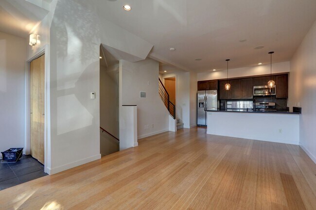 Building Photo - 3820 S Hudson St