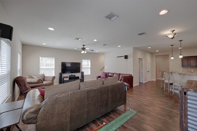 Building Photo - 1122 Detroit St