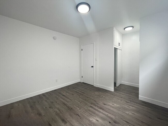 Building Photo - Upgraded 1 Bedroom In Torrance with Parkin...