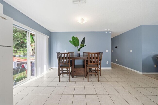 Building Photo - 1306 E Church St