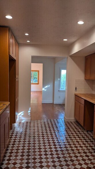 Building Photo - 322 Avenue A