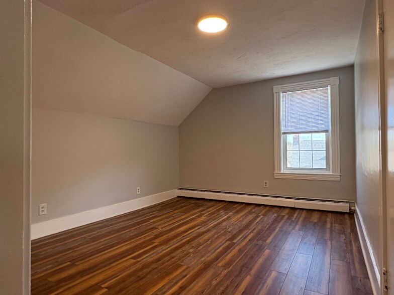 Building Photo - 84 Quinapoxet St