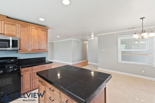 Building Photo - Upgraded 4 Bedroom, 3 Bathroom Home Available