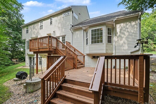 Building Photo - 24 Crestwood Ln