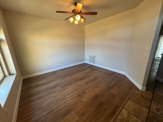 Building Photo - Gorgeous St. George Townhome