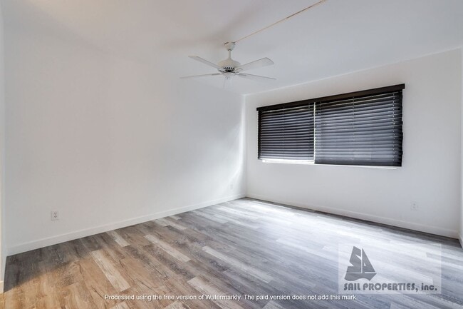 Building Photo - Beautifully Remodeled Unit Available Now!