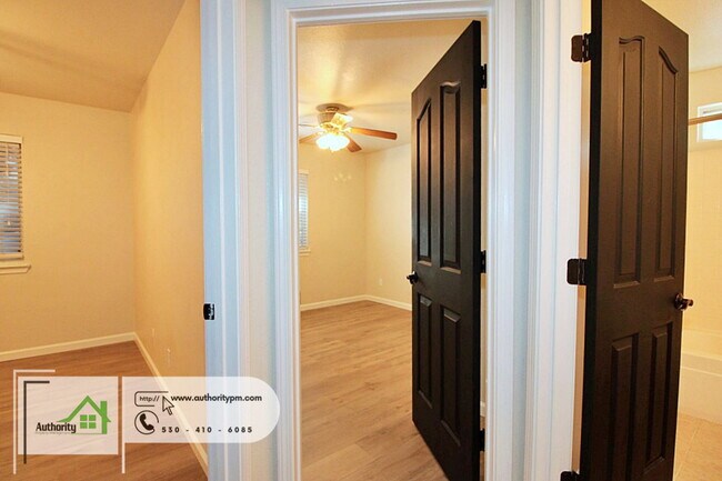 Building Photo - 3527 Savage Dr