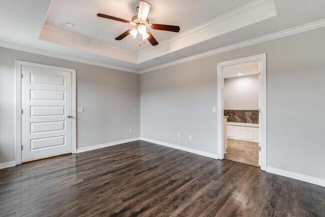 Building Photo - 499 Concho St