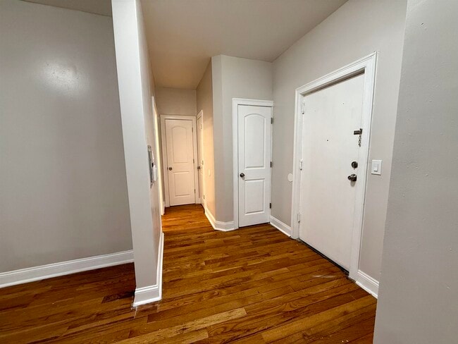 Building Photo - 546 Bergen Ave