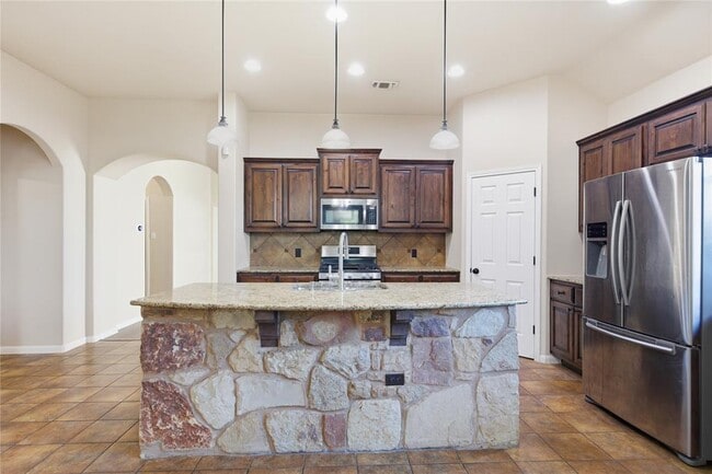 Building Photo - 216 Great Cir Cove
