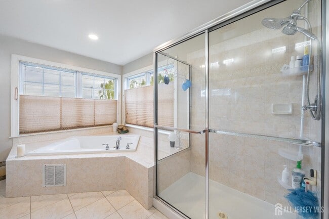 Building Photo - 2 Spinnaker Dr