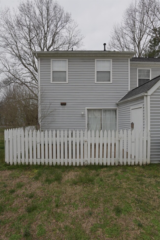 Building Photo - 1268 Carriage Park Dr