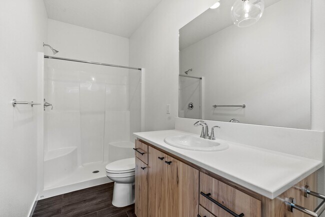 Building Photo - 604 S Crescent Ln