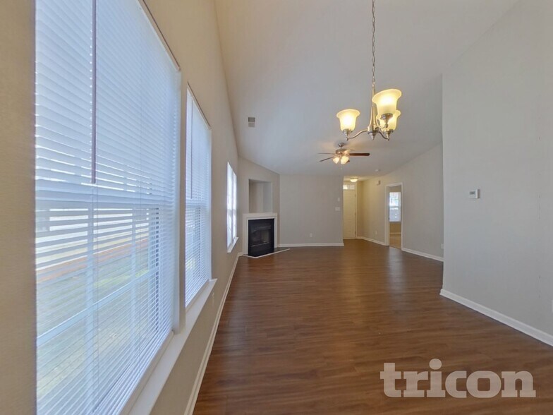 Building Photo - 2856 Oasis Ln