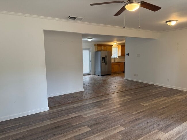 Building Photo - 1821 S Brookwood Dr