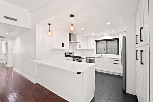 Building Photo - Beautiful Rehabbed Home In Mesa Verde with...