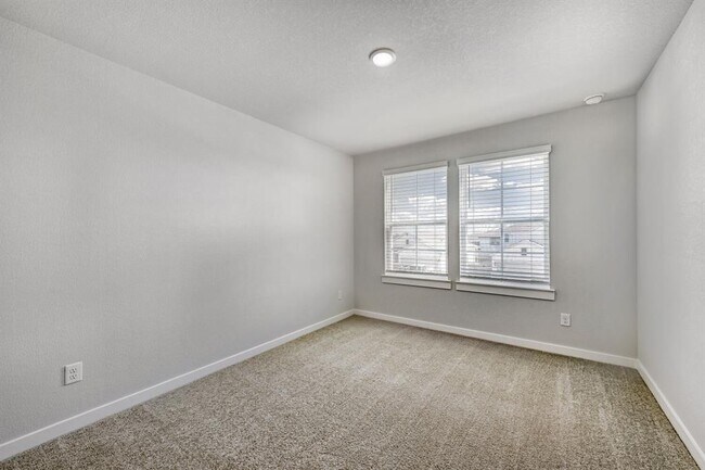 Building Photo - 3208 Canyon River Ln
