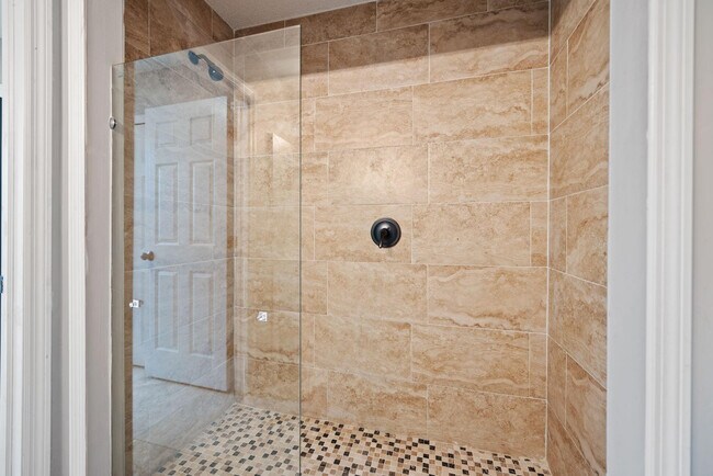 Building Photo - 6187 Laurel Ln