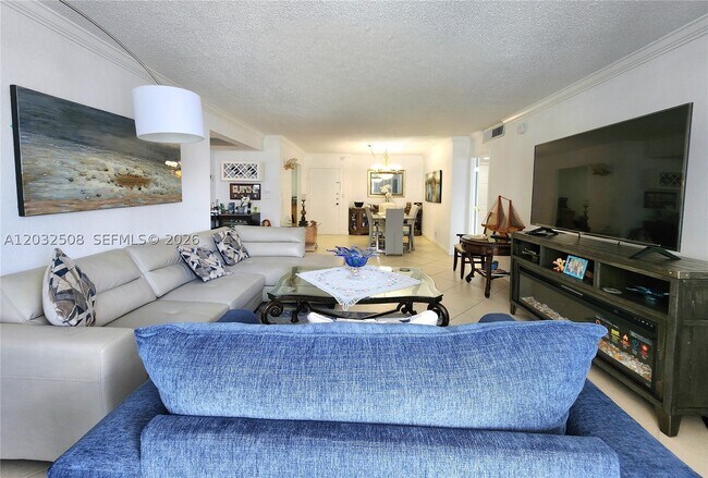 Building Photo - 2030 S Ocean Dr