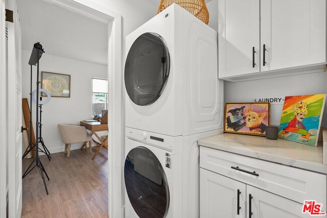 Building Photo - 14828 Saticoy St