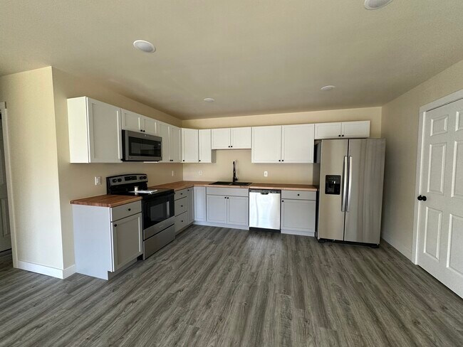 Building Photo - Valley View Estates C