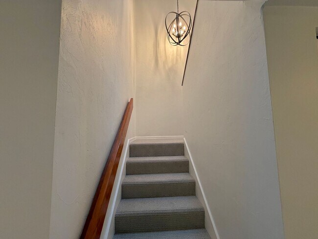Building Photo - Fully Furnished 3BR Townhome – $500 Move-In Credit